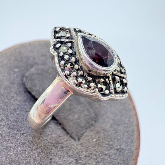 VTG Sterling Silver 925 Teardrop Garnet & Marcasite Statement Ring Size 7.75 - Picture 3 of 8